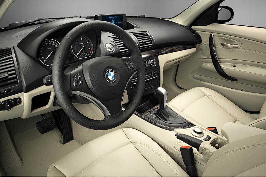  BMW 1-Series 5-Door 2005 года  (фото 7 из 187)